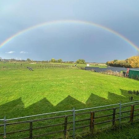 Hanaverian Suit With Amazing Views Of Stud Farm. Driffield Buitenkant foto